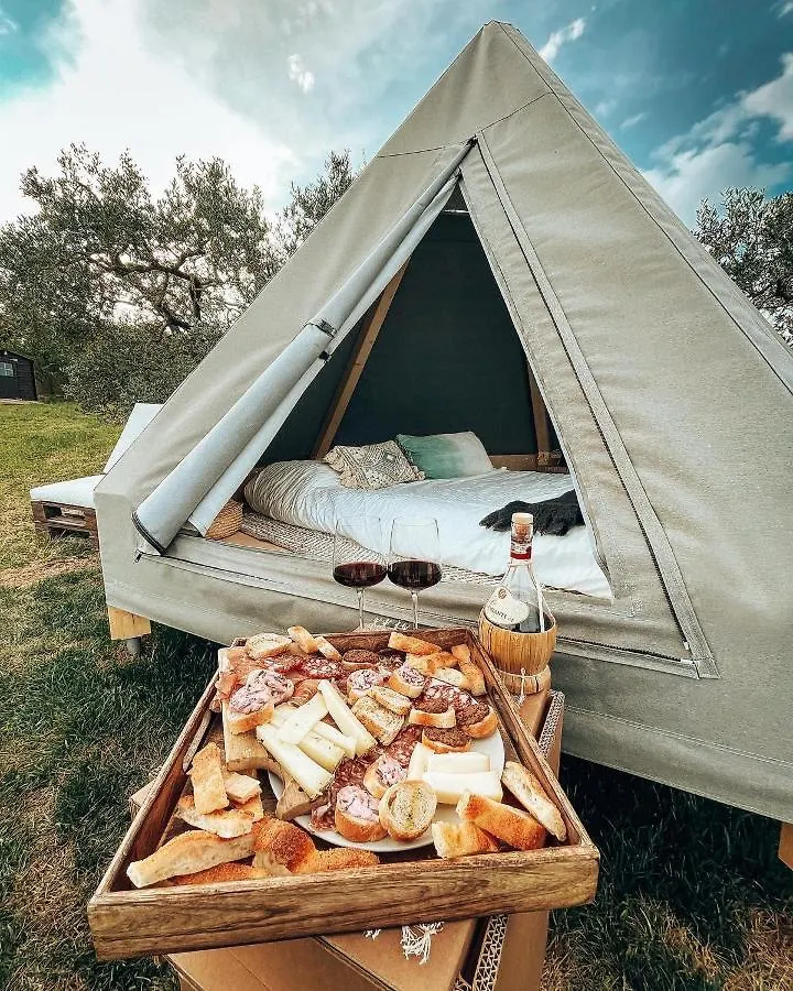 Luxury tent Glamping La Lodola Hotel Crocina