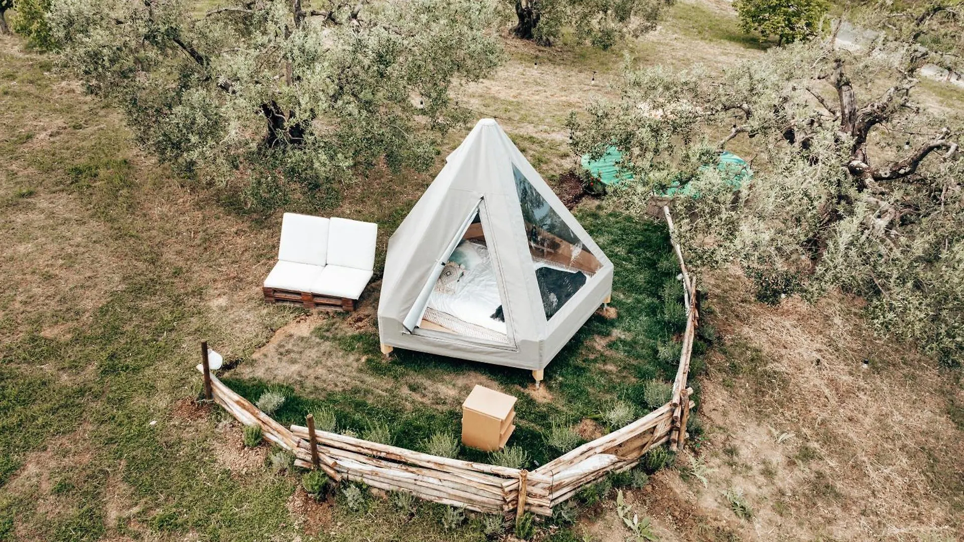 Luxury tent Glamping La Lodola Hotel Crocina